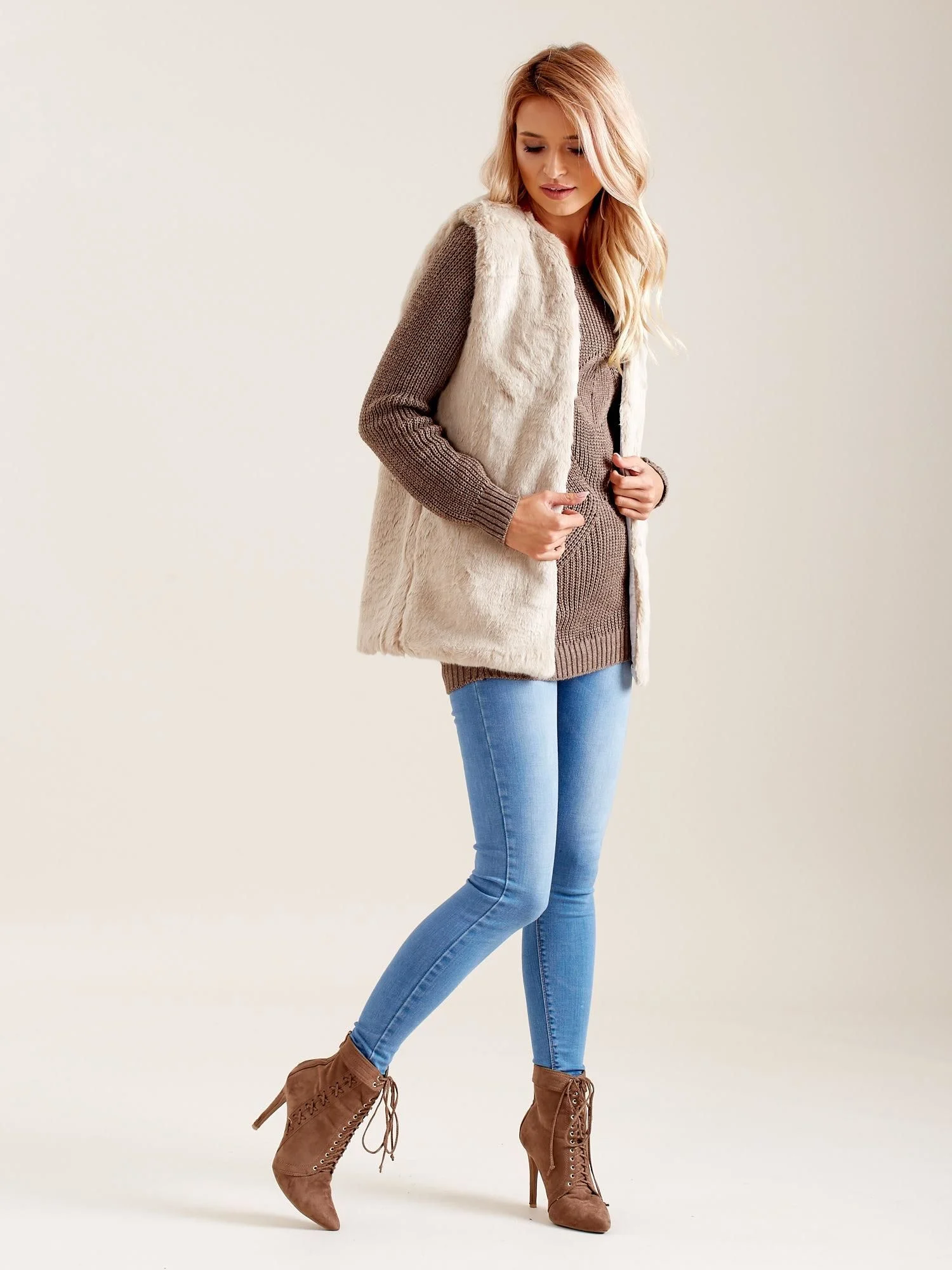 Vesta Dama Fara maneci, Guler inalt, Wool Fashion Italia, Bej Eleganta Office - Image 3
