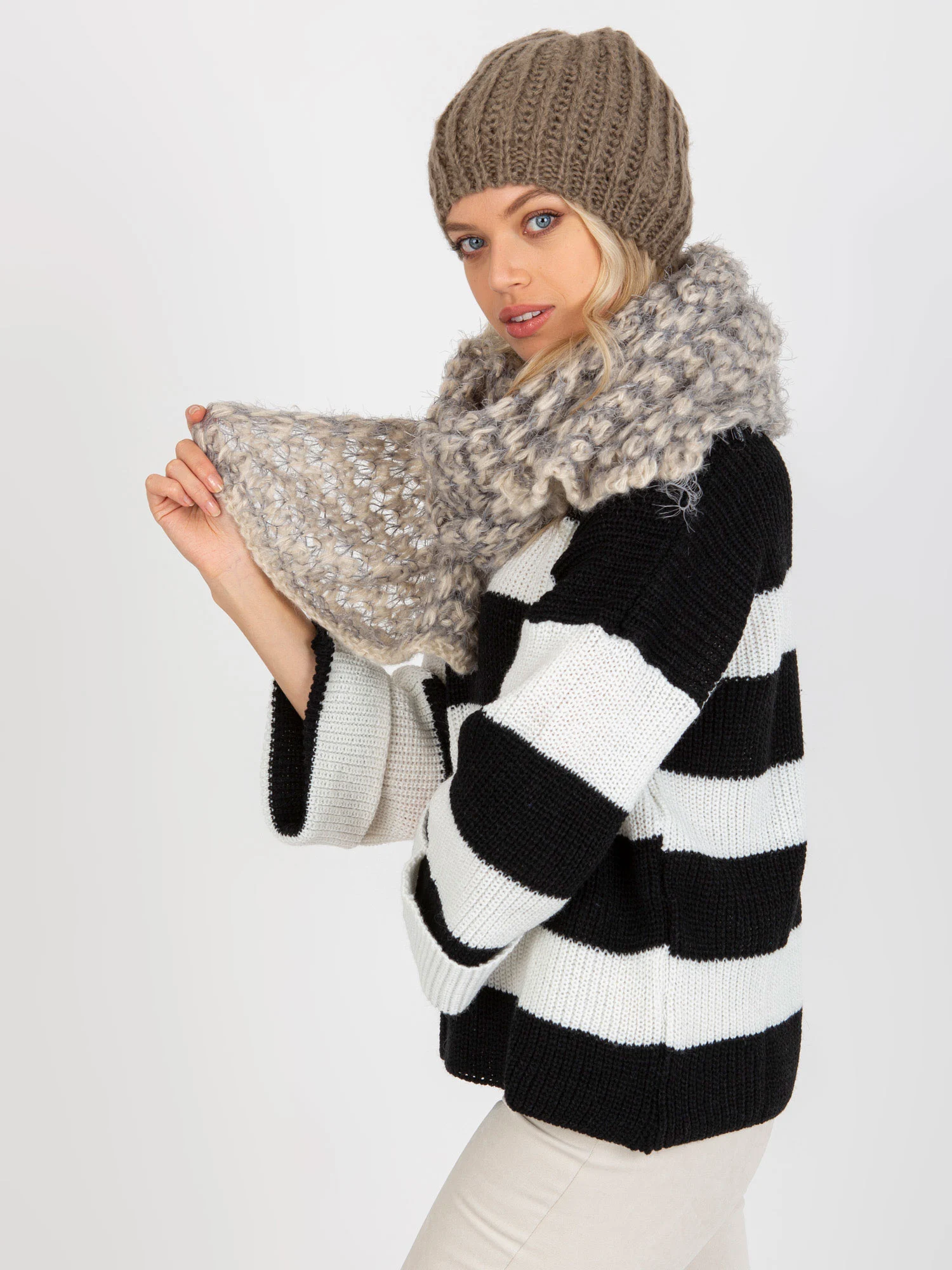 Esarfa Dama Acril, Fashion Hunters, Bej - imagine 3