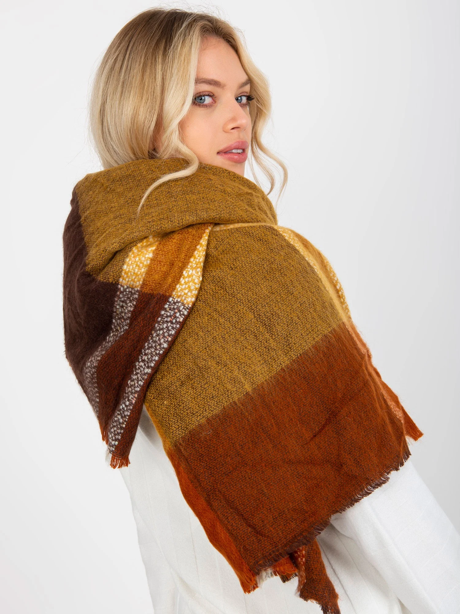 Esarfa Dama Carouri, Acril, Fashion Hunters, Maro - Image 4