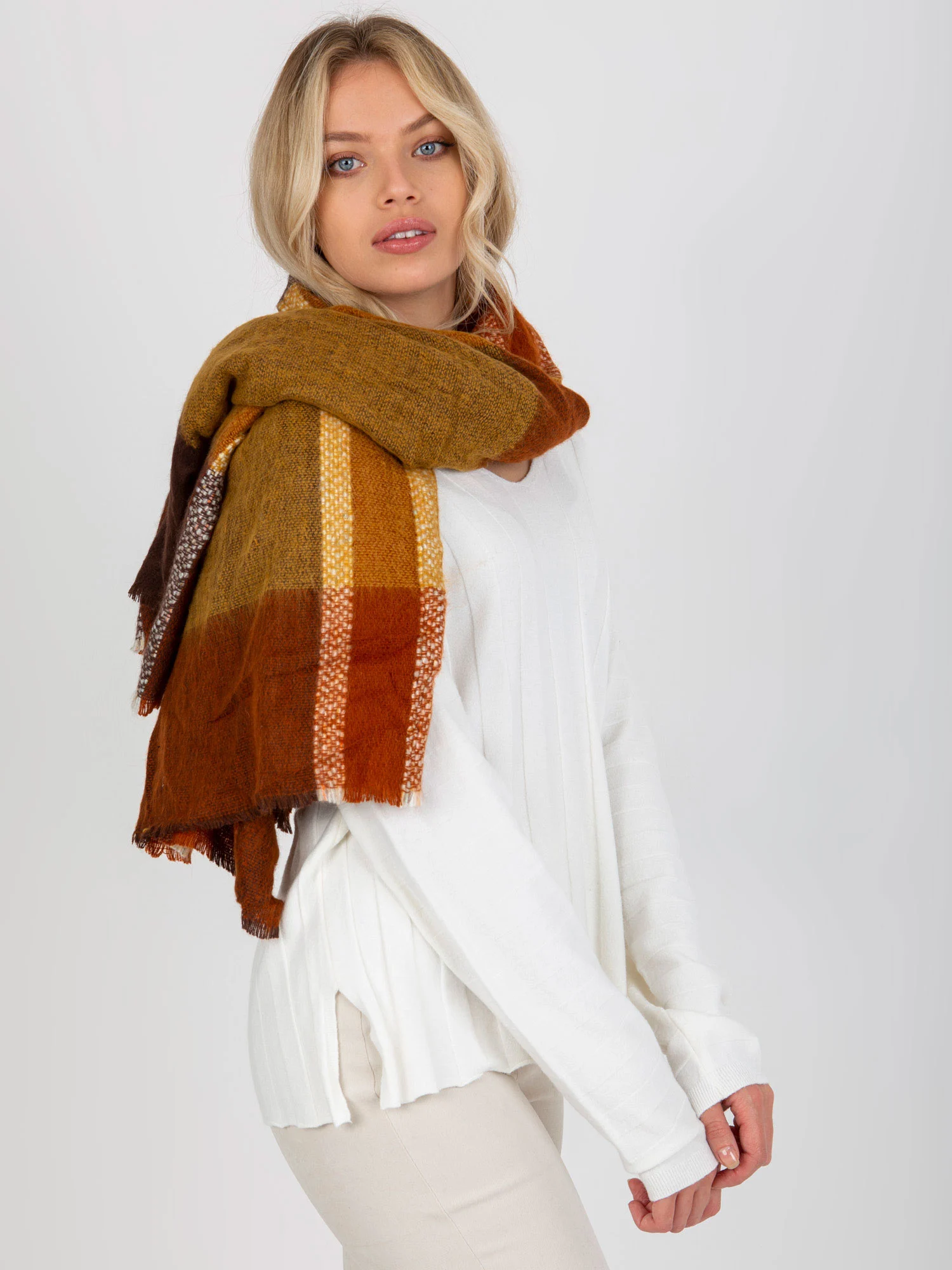 Esarfa Dama Carouri, Acril, Fashion Hunters, Maro - Image 2