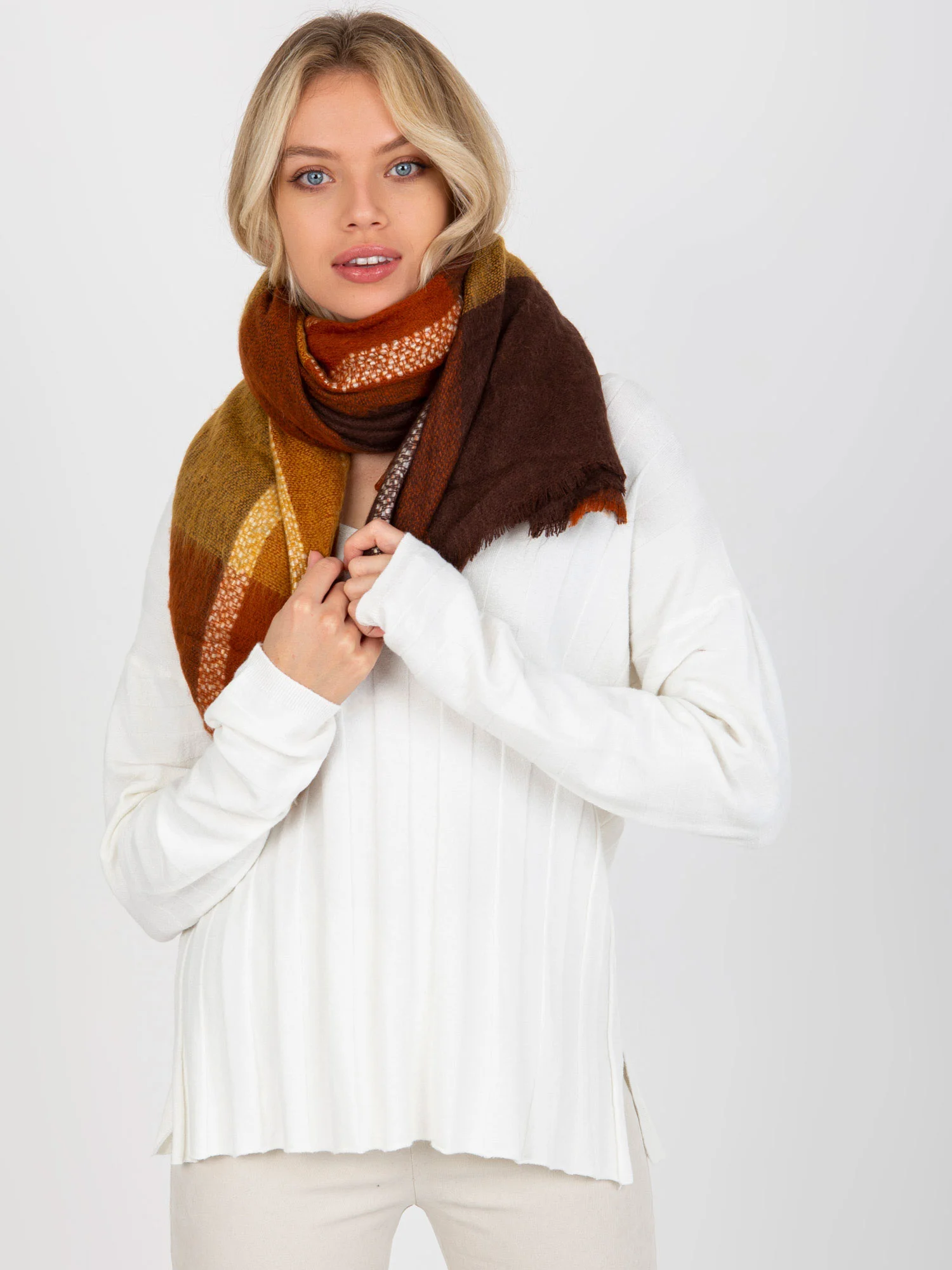 Esarfa Dama Carouri, Acril, Fashion Hunters, Maro - Image 3