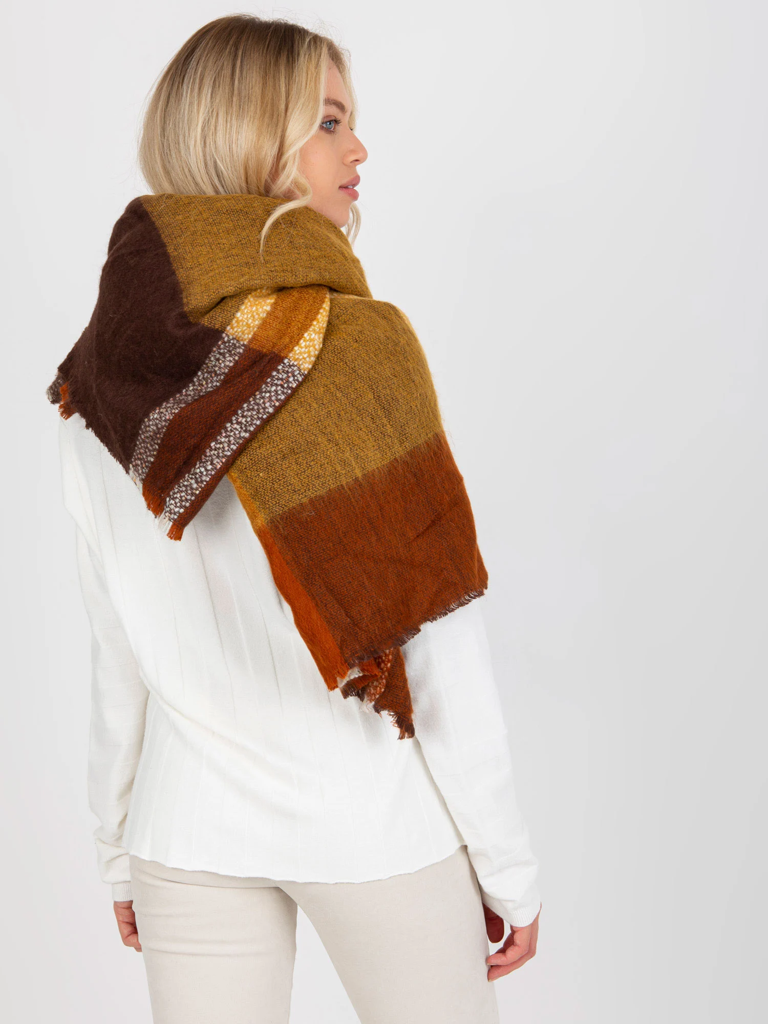Esarfa Dama Carouri, Acril, Fashion Hunters, Maro - Image 5
