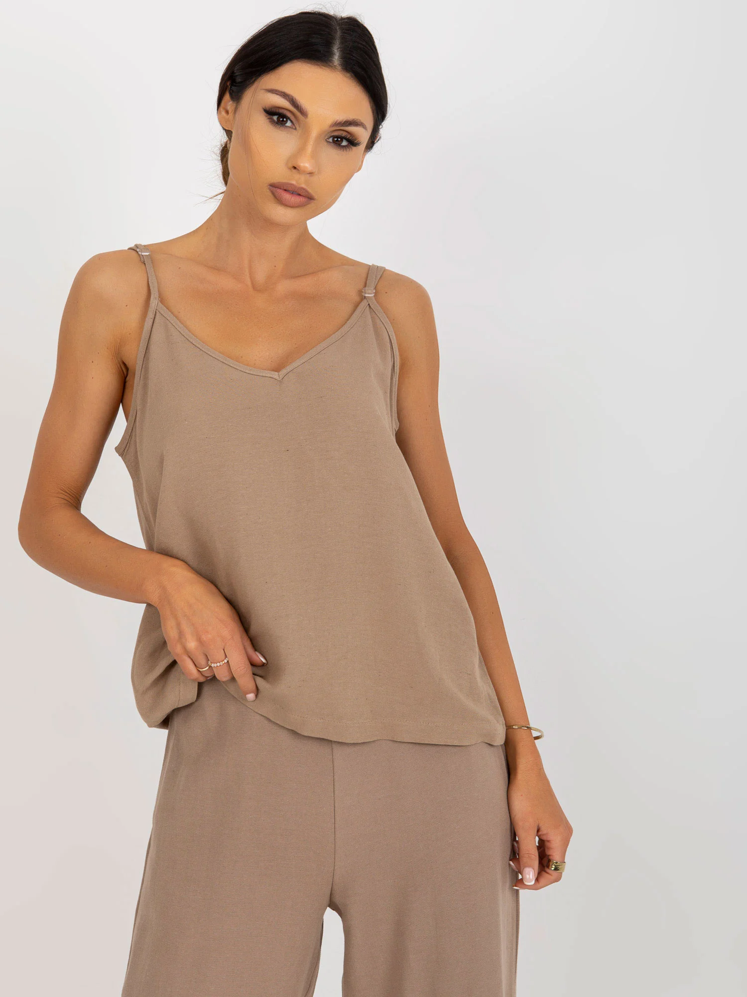 Top Dama Decolteu in V, Cu bretele, Och Bella, Bej Casual - imagine 2
