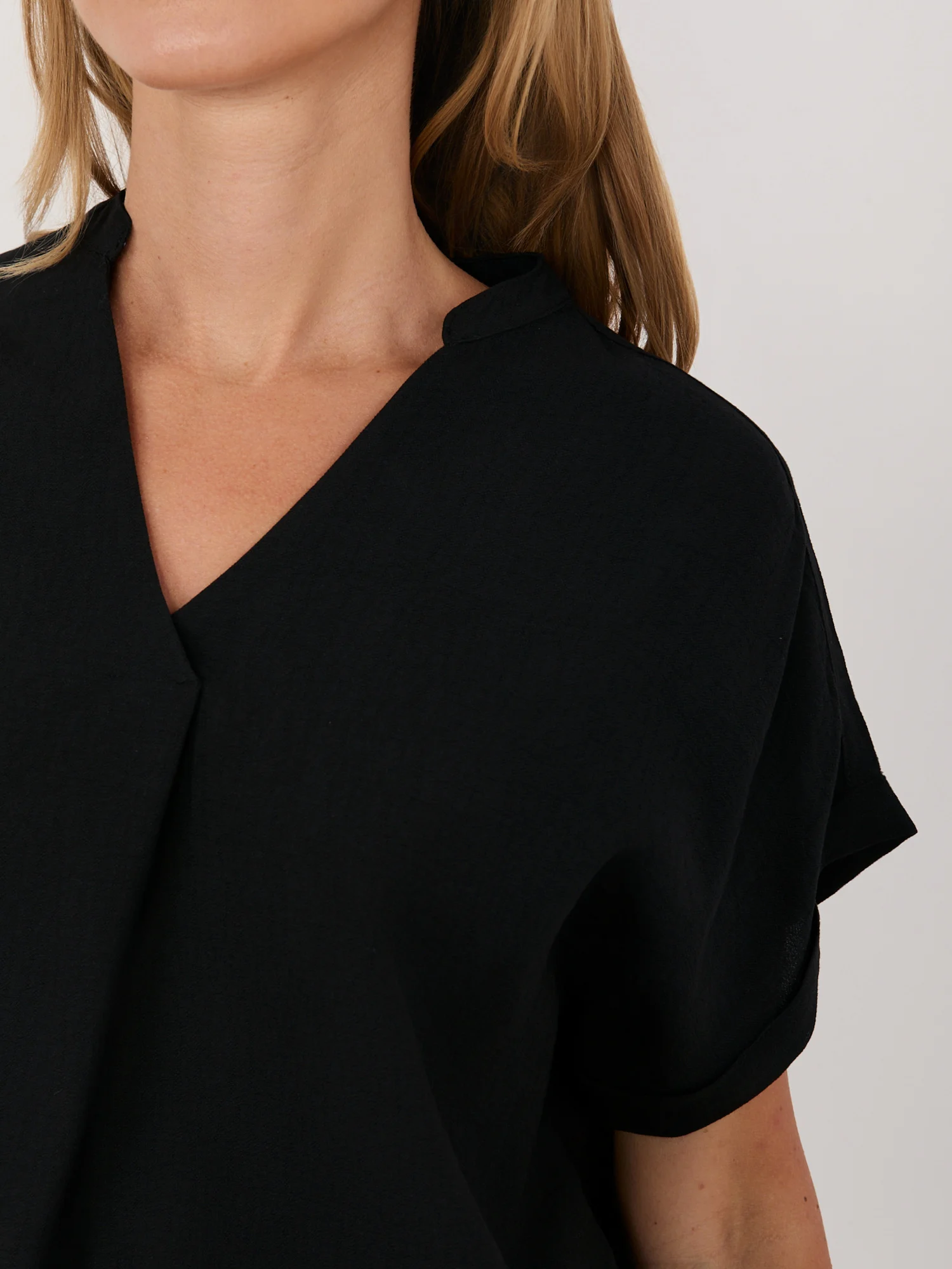 Bluza Dama Mini, Decolteu in V, Sublevel, Negru Marimi Mari - imagine 2